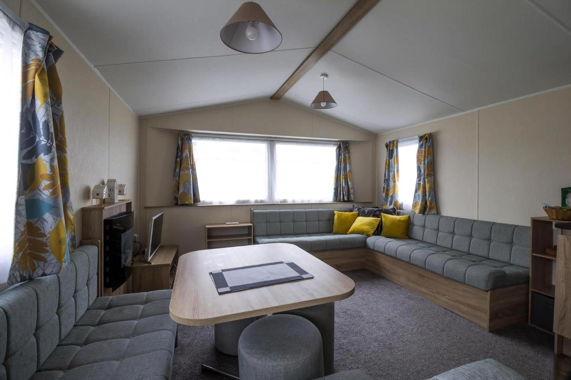 Lovely Caravan With Decking At Seawick Holiday Park In Essex Ref 27471Sw Clacton-on-Sea Ngoại thất bức ảnh