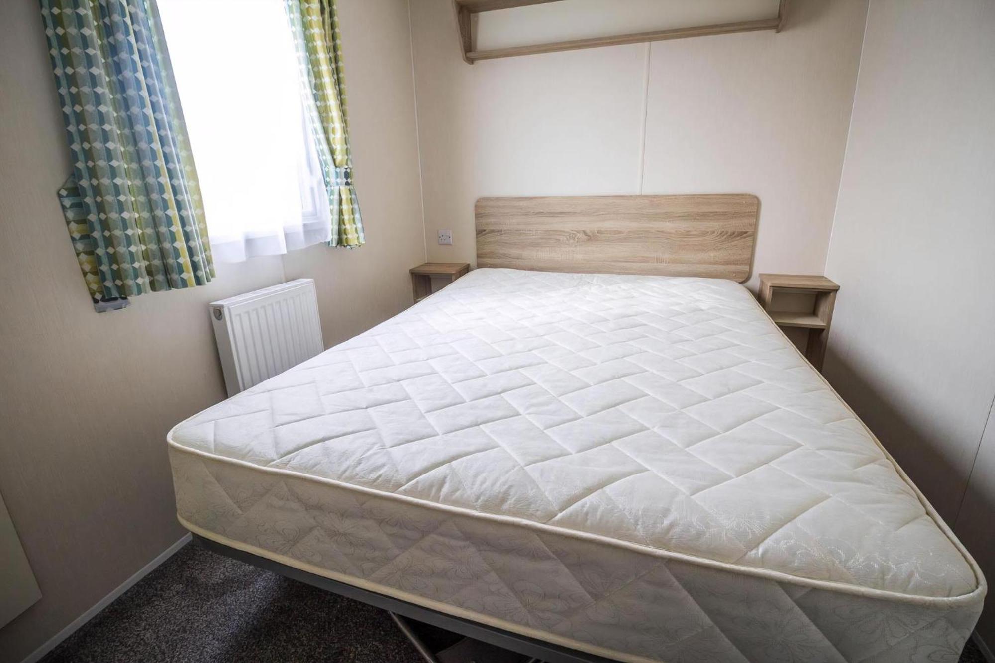 Lovely Caravan With Decking At Seawick Holiday Park In Essex Ref 27471Sw Clacton-on-Sea Ngoại thất bức ảnh
