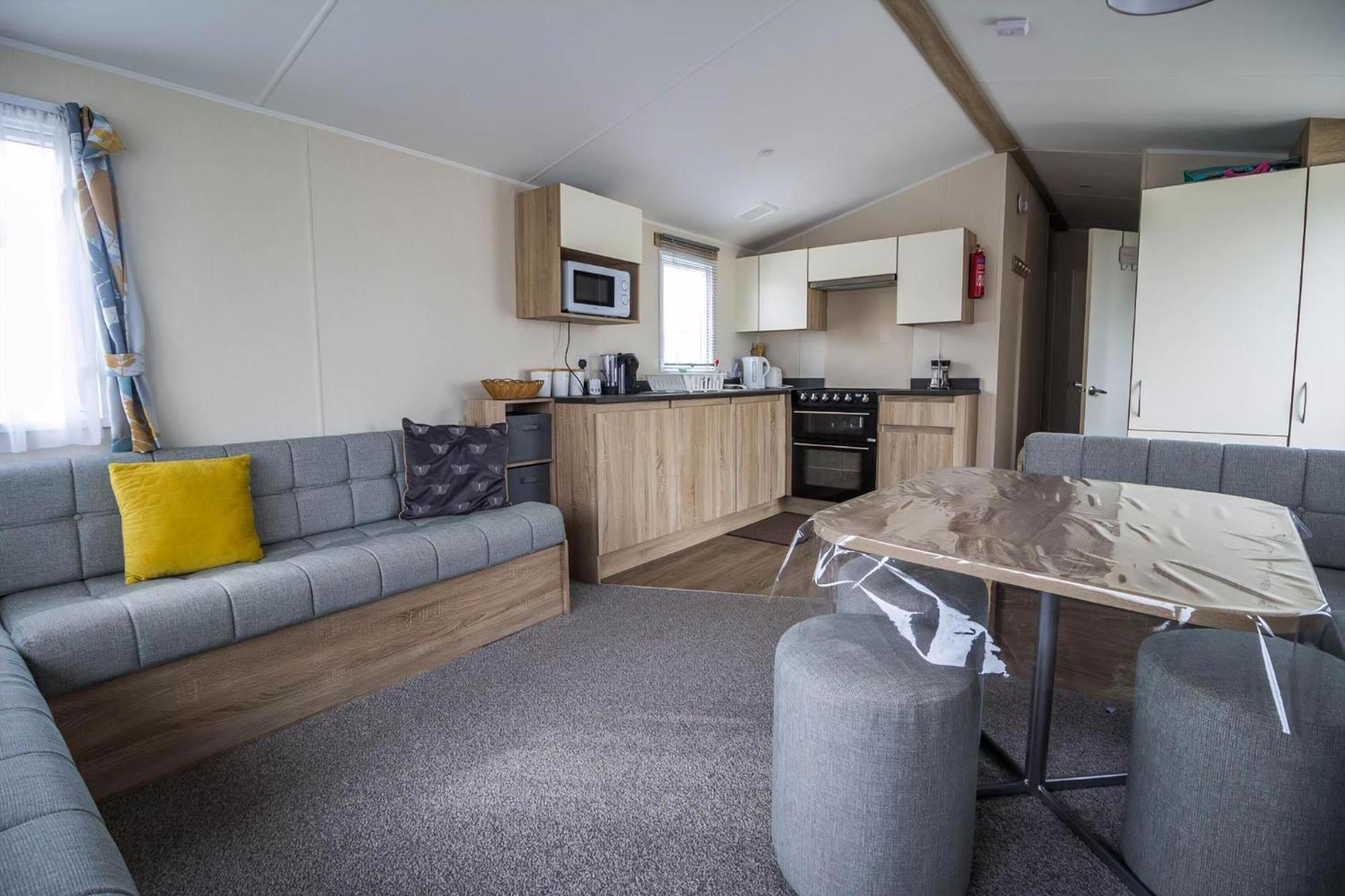 Lovely Caravan With Decking At Seawick Holiday Park In Essex Ref 27471Sw Clacton-on-Sea Ngoại thất bức ảnh