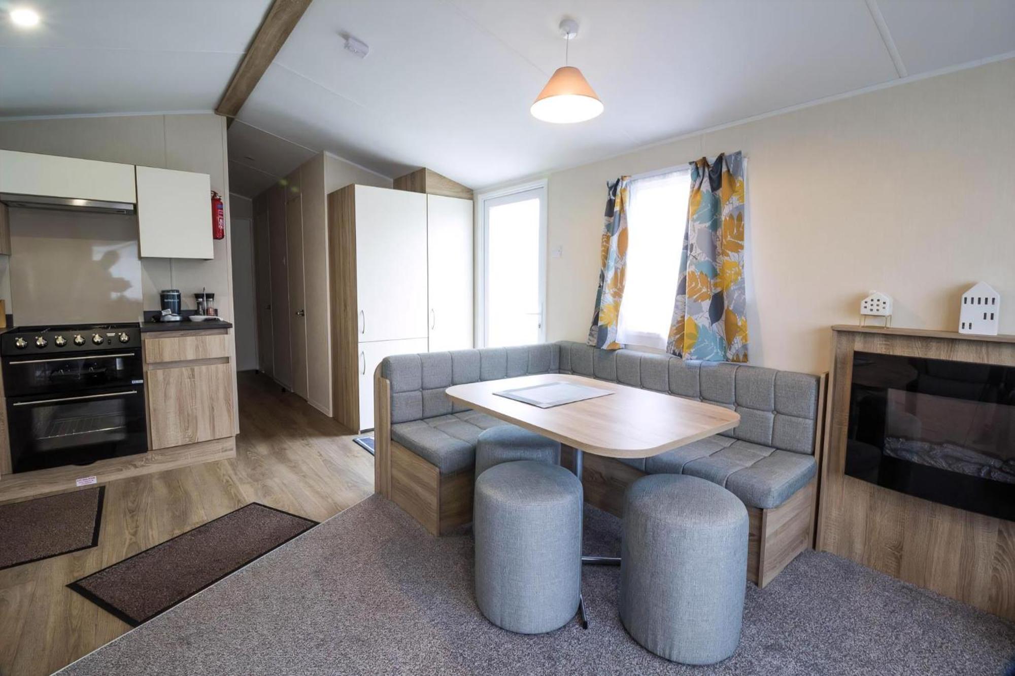 Lovely Caravan With Decking At Seawick Holiday Park In Essex Ref 27471Sw Clacton-on-Sea Ngoại thất bức ảnh